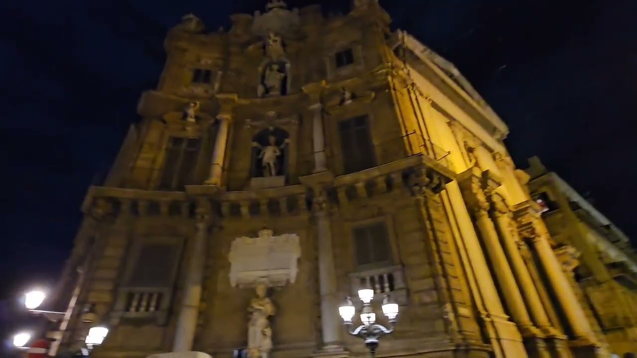Palermo 🇮🇹 .. Street opera singer