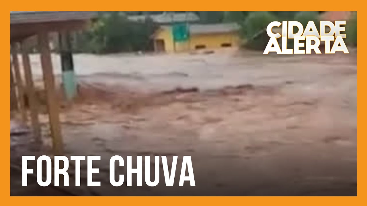 Alagamentos, granizo e falta de luz: helicóptero do Cidade Alerta mostra temporal em SP
