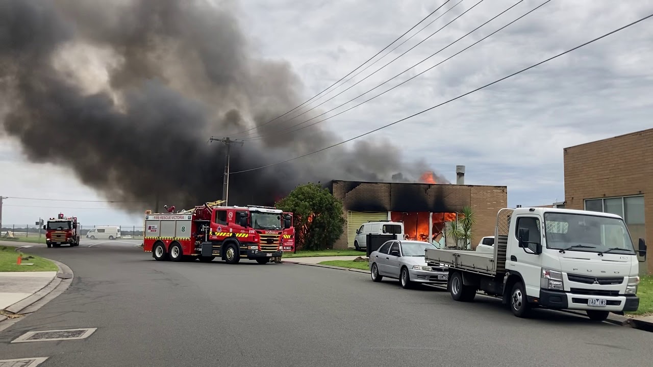 Massive Multiple Factory Fire in Mordialloc next to Moorabbin Airport