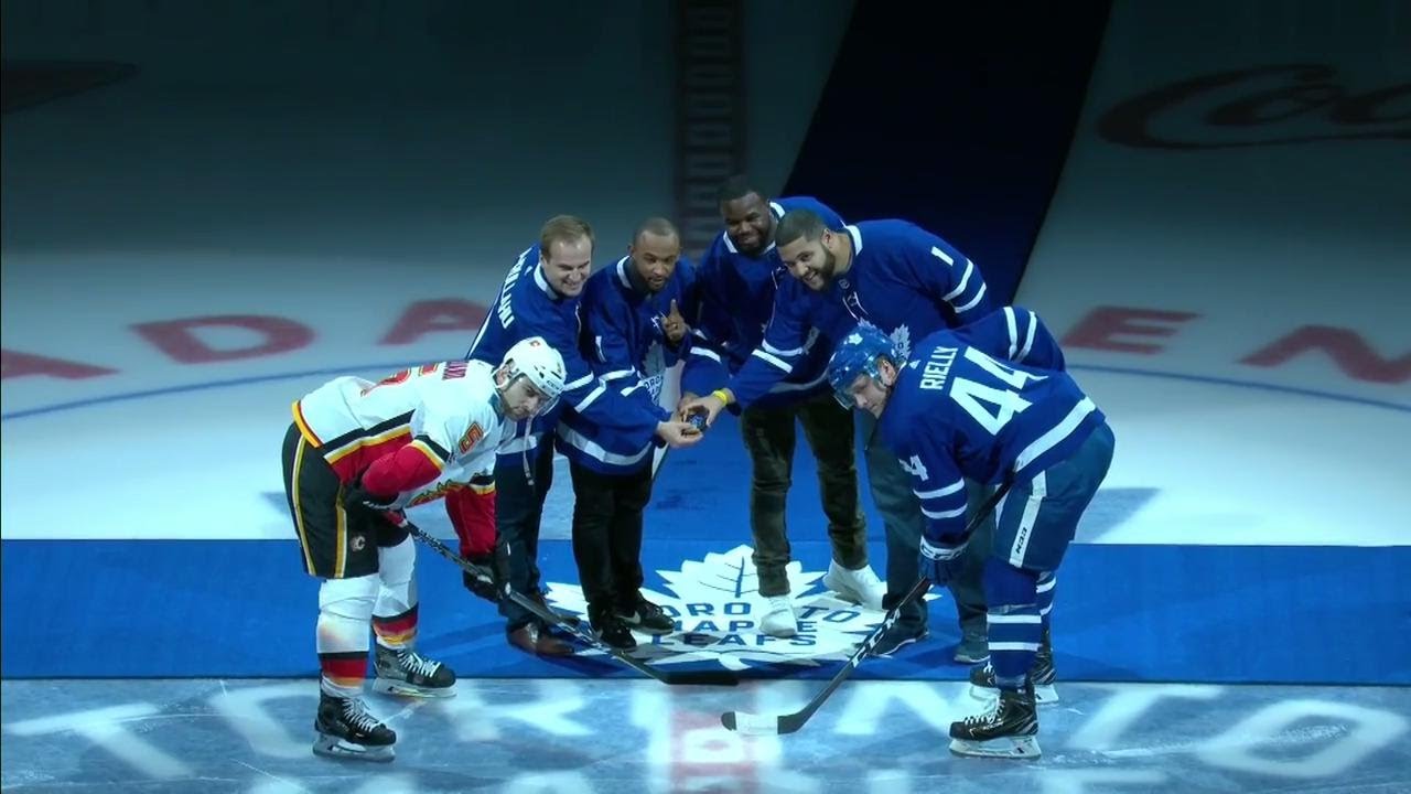 Toronto Argonauts drop ceremonial first puck before Maple Leafs & Flames game