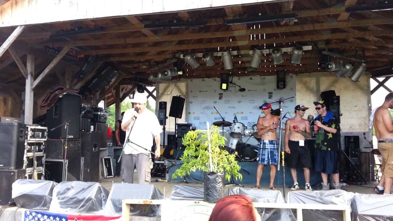 Ponyboy serenading us growers at the New England Canna Carnival!