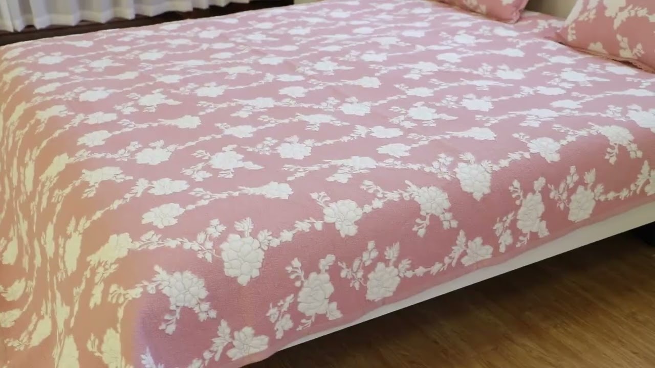 Luxury Jacquard Quilt with 2 Matching Pillow Shams, All Season Bed Cover, Reversible Bedding