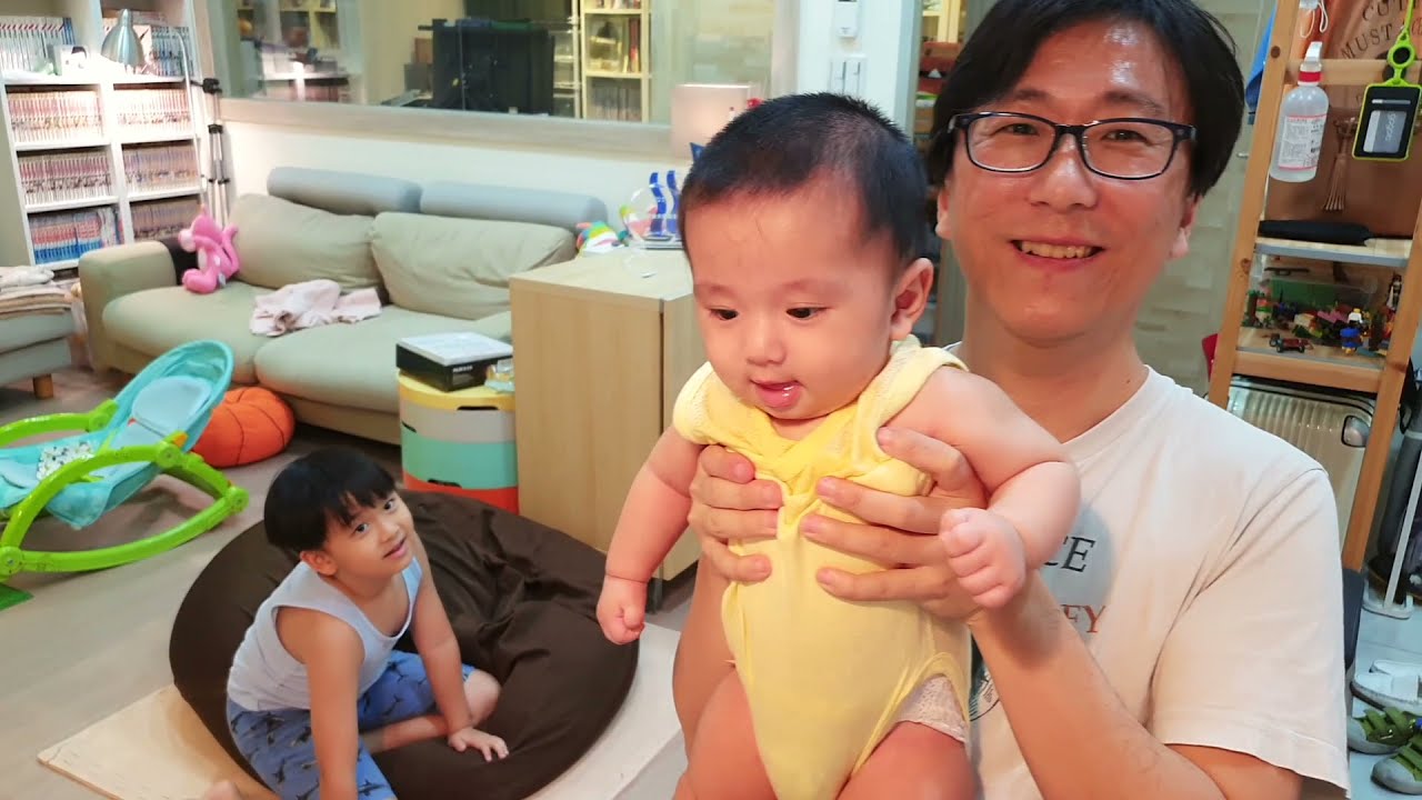 咚咚人生第一次剪頭髮｜媽媽挑戰自己在家幫5個月大嬰兒剪