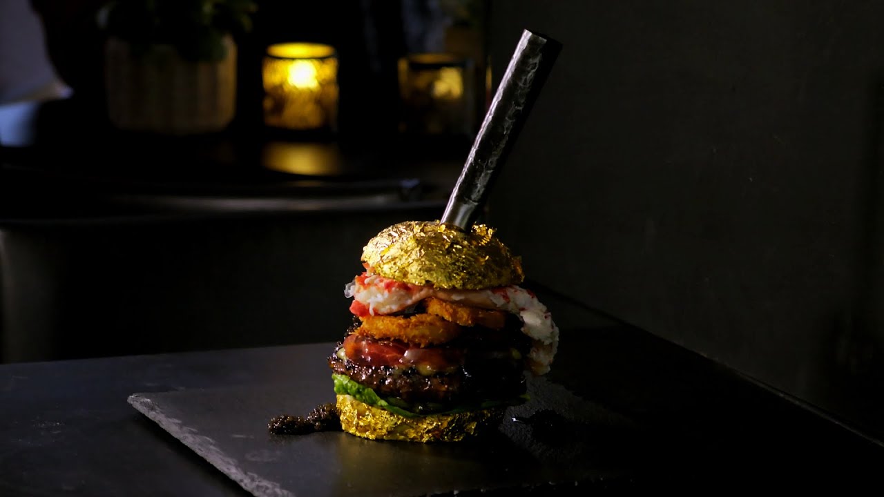World's most expensive Burger 'the Golden Boy' presentation 28-6-2021 Duurste Hamburger ter wereld!