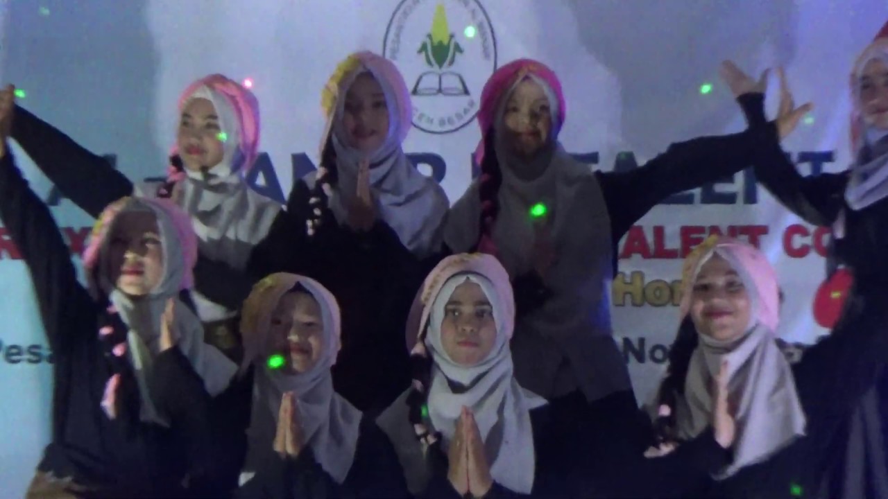 Penampilan Santriwati Al Manar pada Penutupan Al Manar Extalent 1