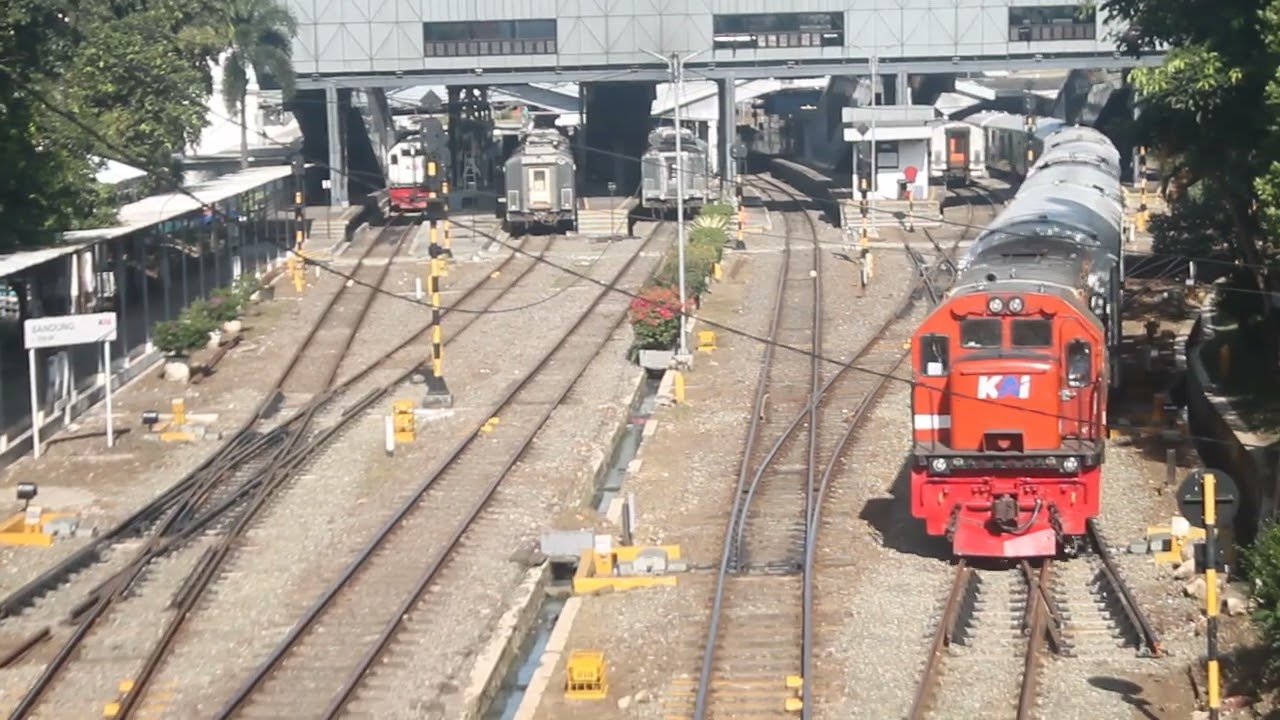 CC201 83 46 JR - KA Motis Selatan berangkat dari Stasiun Bandung