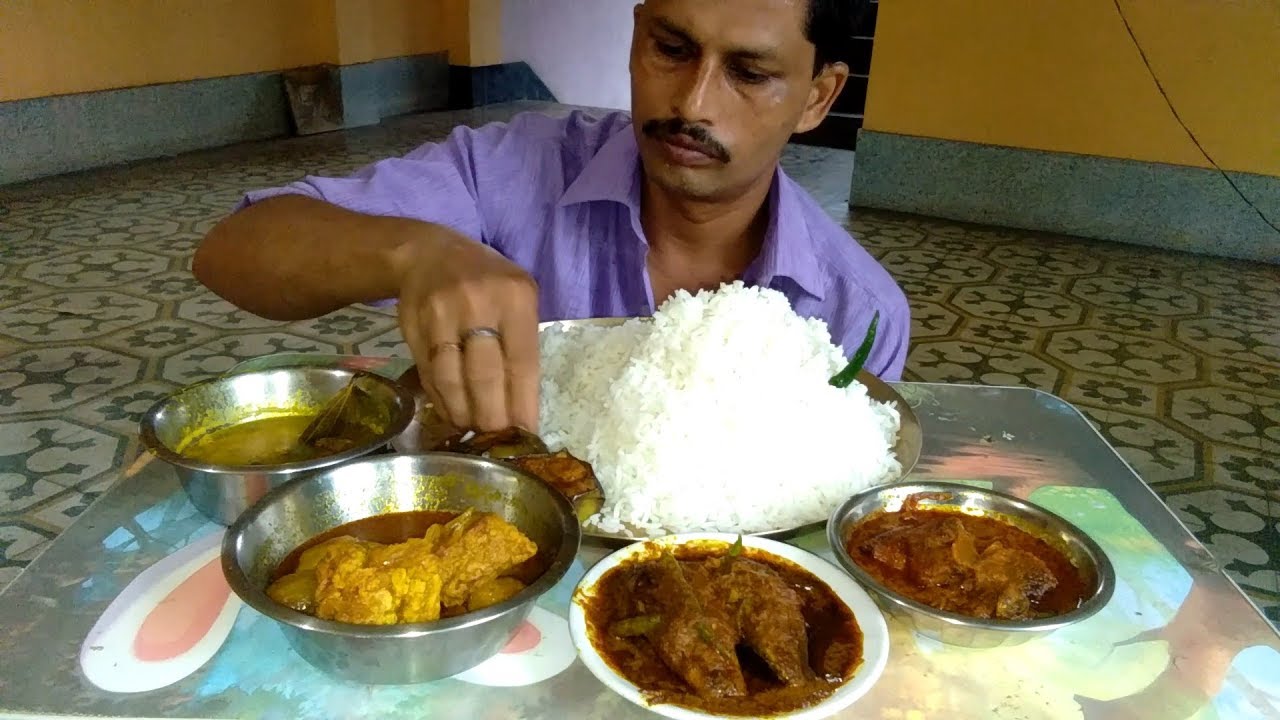 Rice Mountains with Egg Omelette Curry | Spicy Katla Fish | Huge Eating Show
