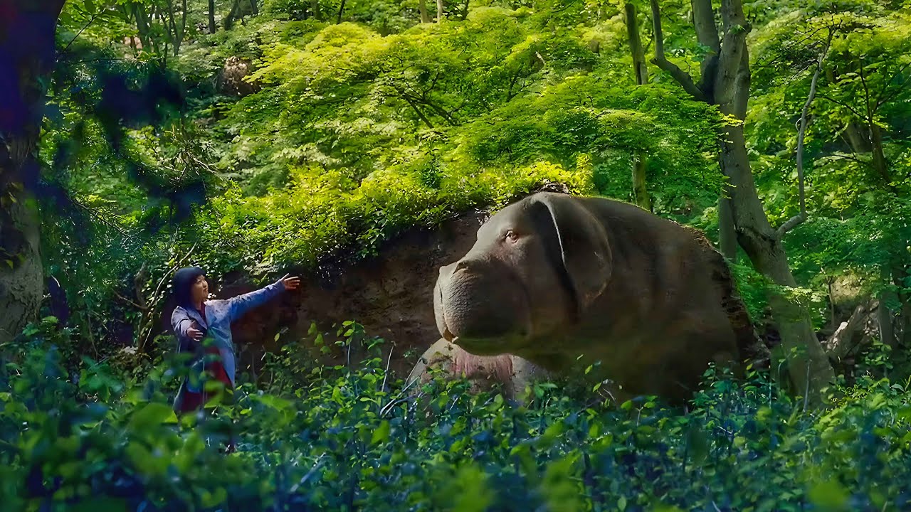 An Unbreakable Friendship Between a Girl and a Giant Pig | Movie Explained in Hindi