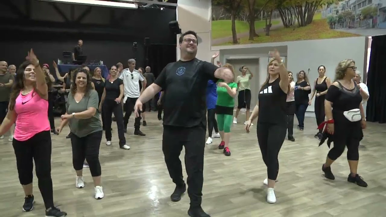 הולכת איתך - ריקוד | Holechet Itcha - Dance