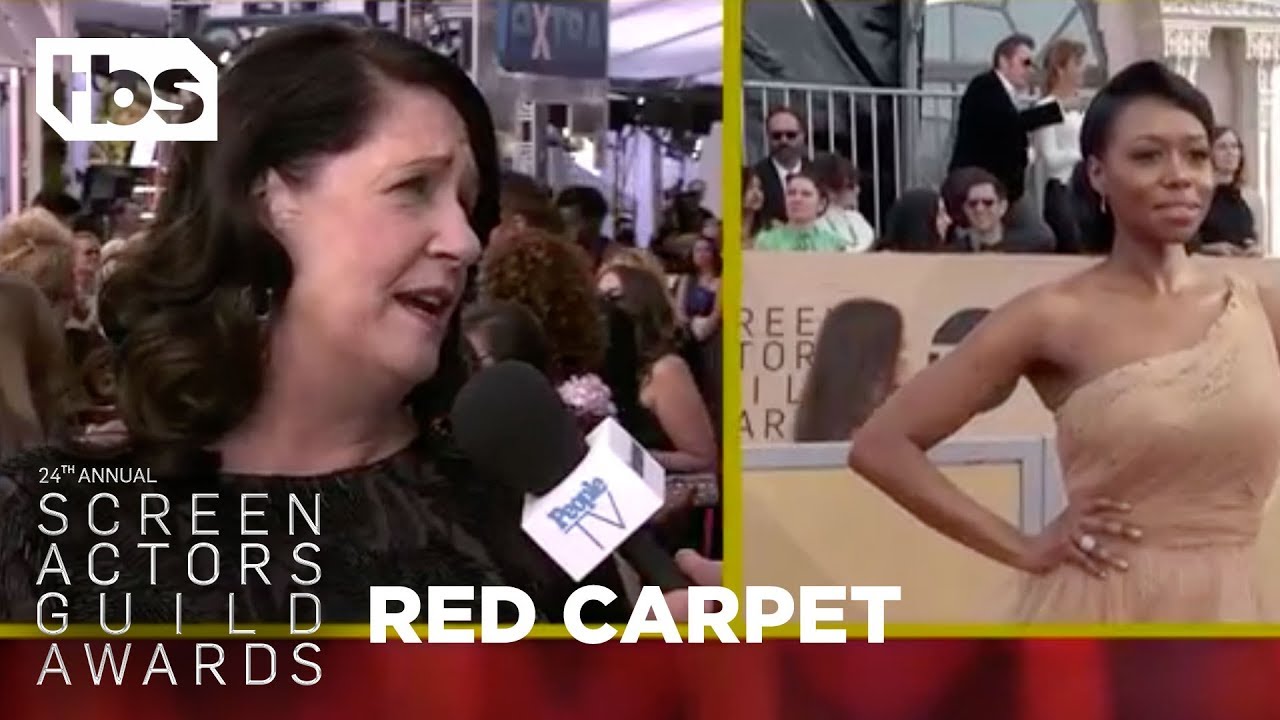 Ann Dowd: Red Carpet Interview | 24th Annual SAG Awards | TBS