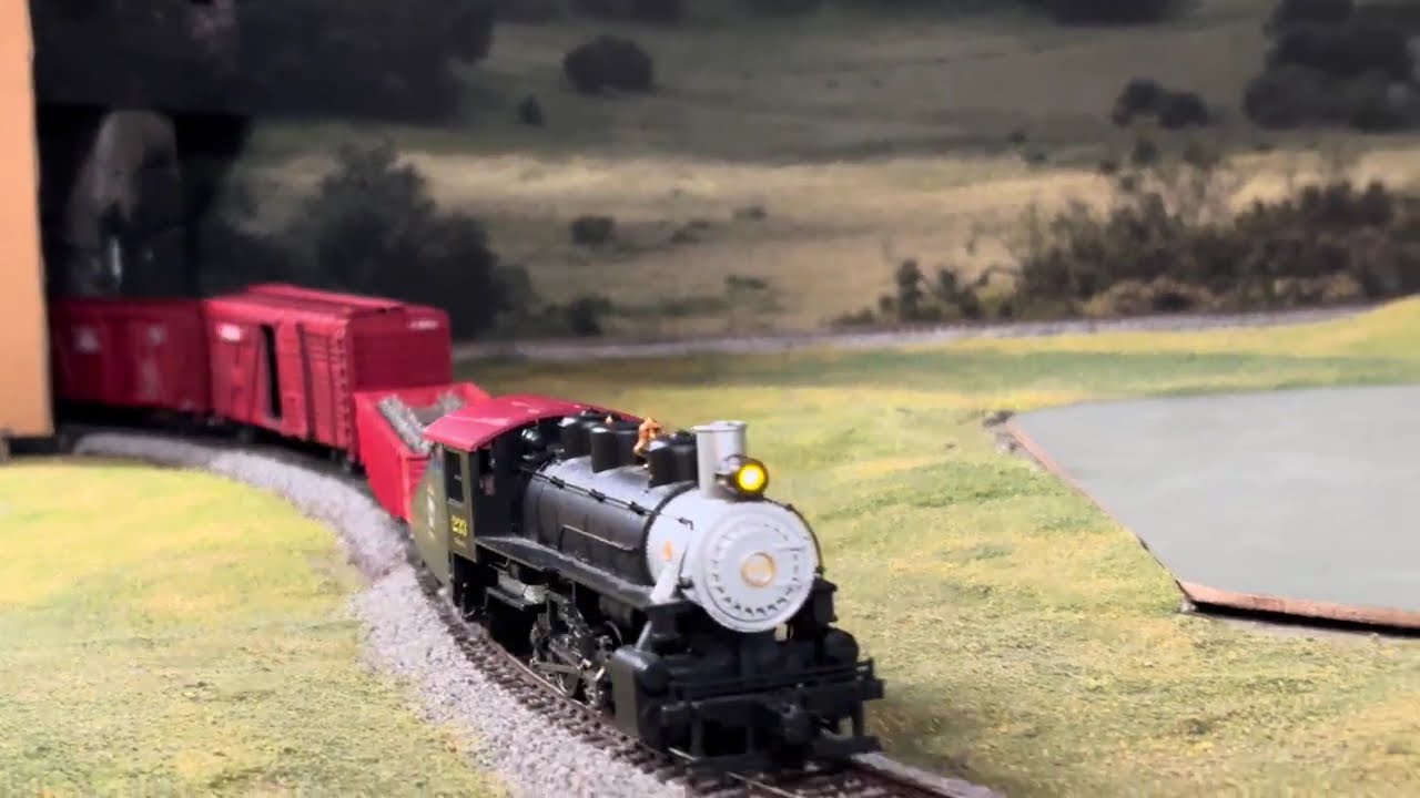 HO scale Chicago, Burlington and Quincy -  Valentines run around the layout.