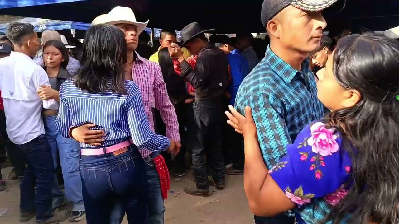 Así lo baila la Plebada con Agrupación Obsesión Musical en Aldea San Pedro 