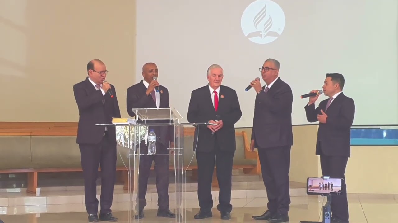 Roberto Conrad &eacute; canticos vocal