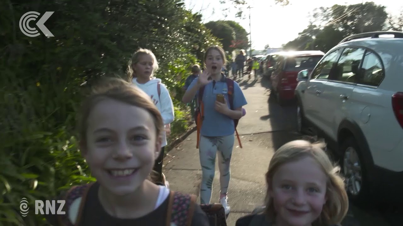 Meet Geoff, the oldest Walking School Bus volunteer in Auckland
