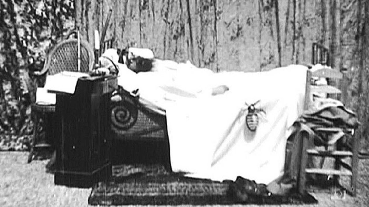 A Terrible Night (Une nuit terrible, 1896) ㅡ Georges M&eacute;li&egrave;s