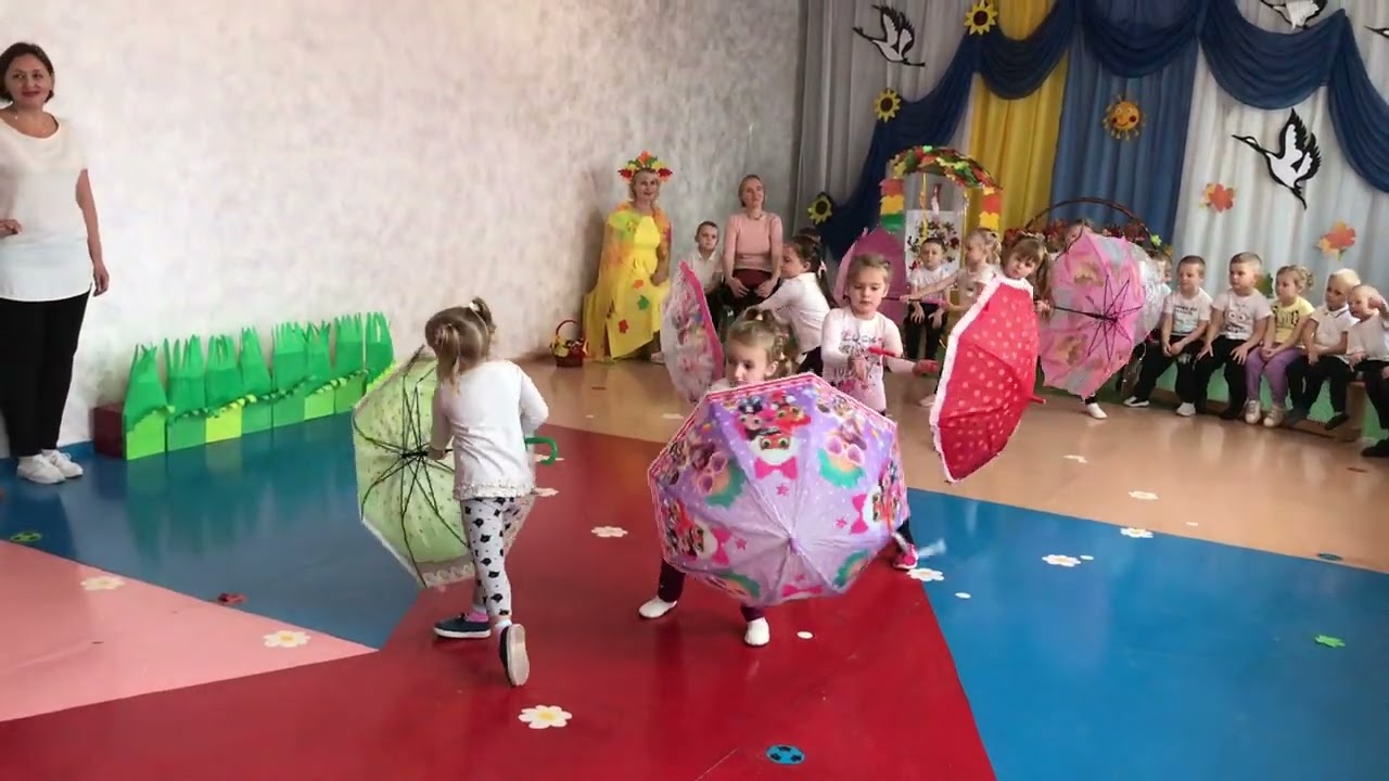 Танець з парасольками. Дубровицький ЗДО#1. Середня гр. Музкерівник: Марія Захарчук