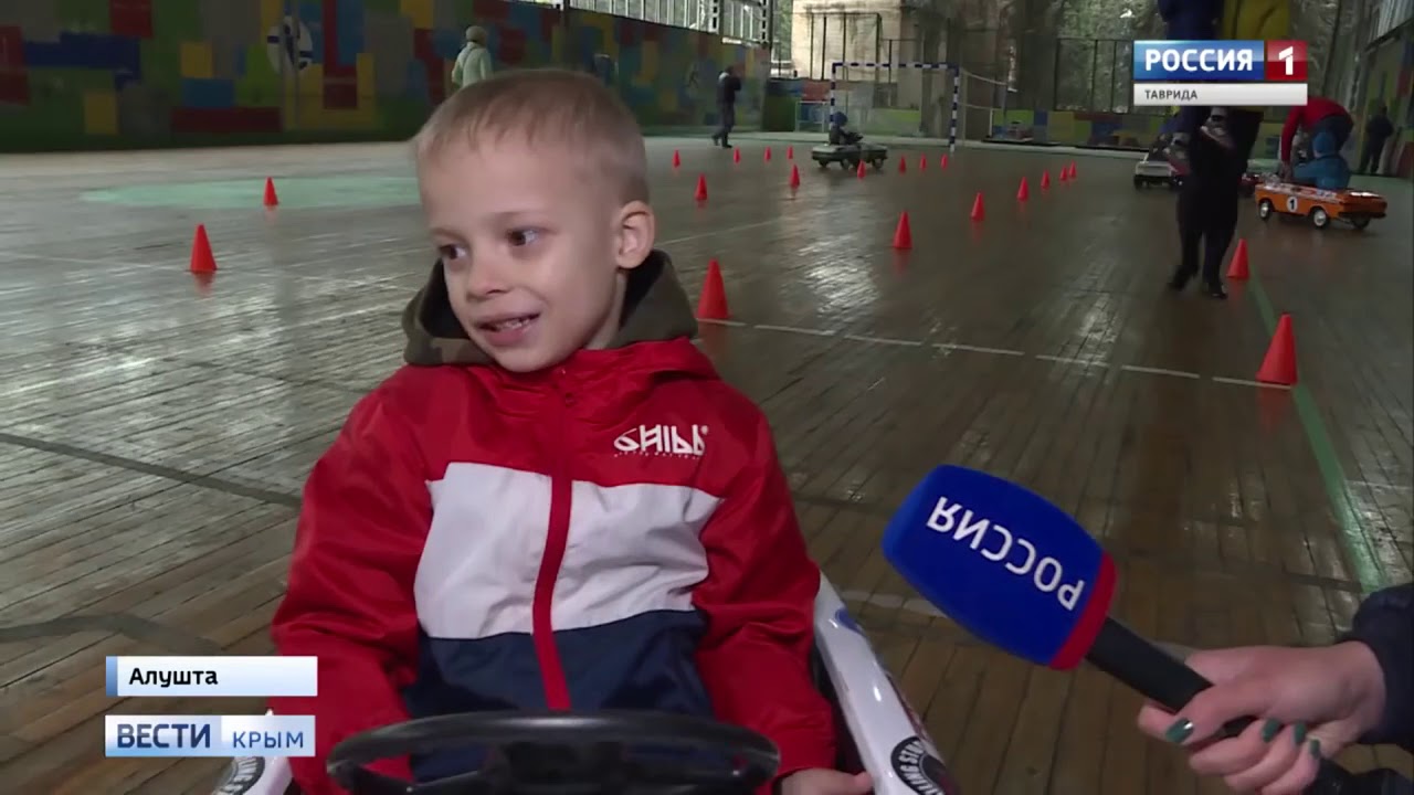 Гонки на педальных автомобилях СССР в Алуште  (Репортаж 