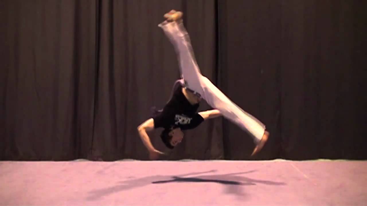 Au Sem Mao -- Capoeira movimento + slow motion