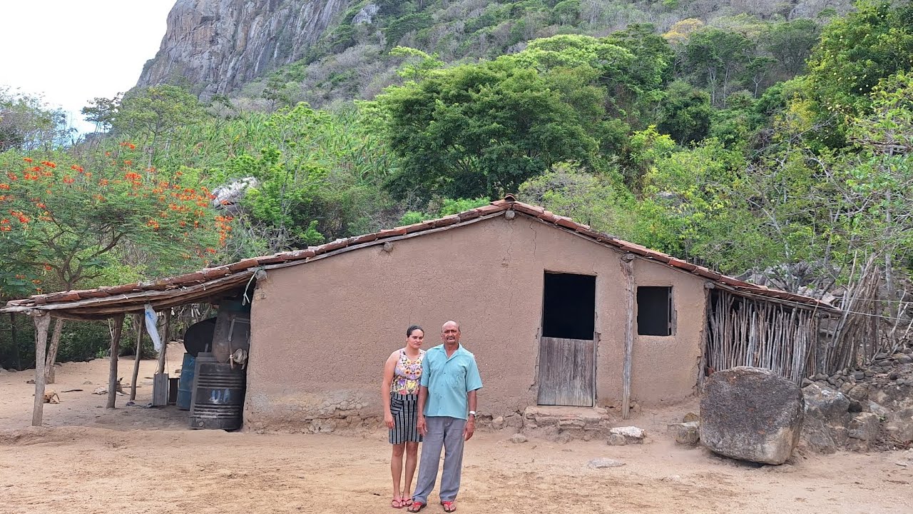 ISOLADOS E SEM ENERGIA ELÉTRICA A MAIS DE 60 ANOS À LUZ DE LAMPARINA