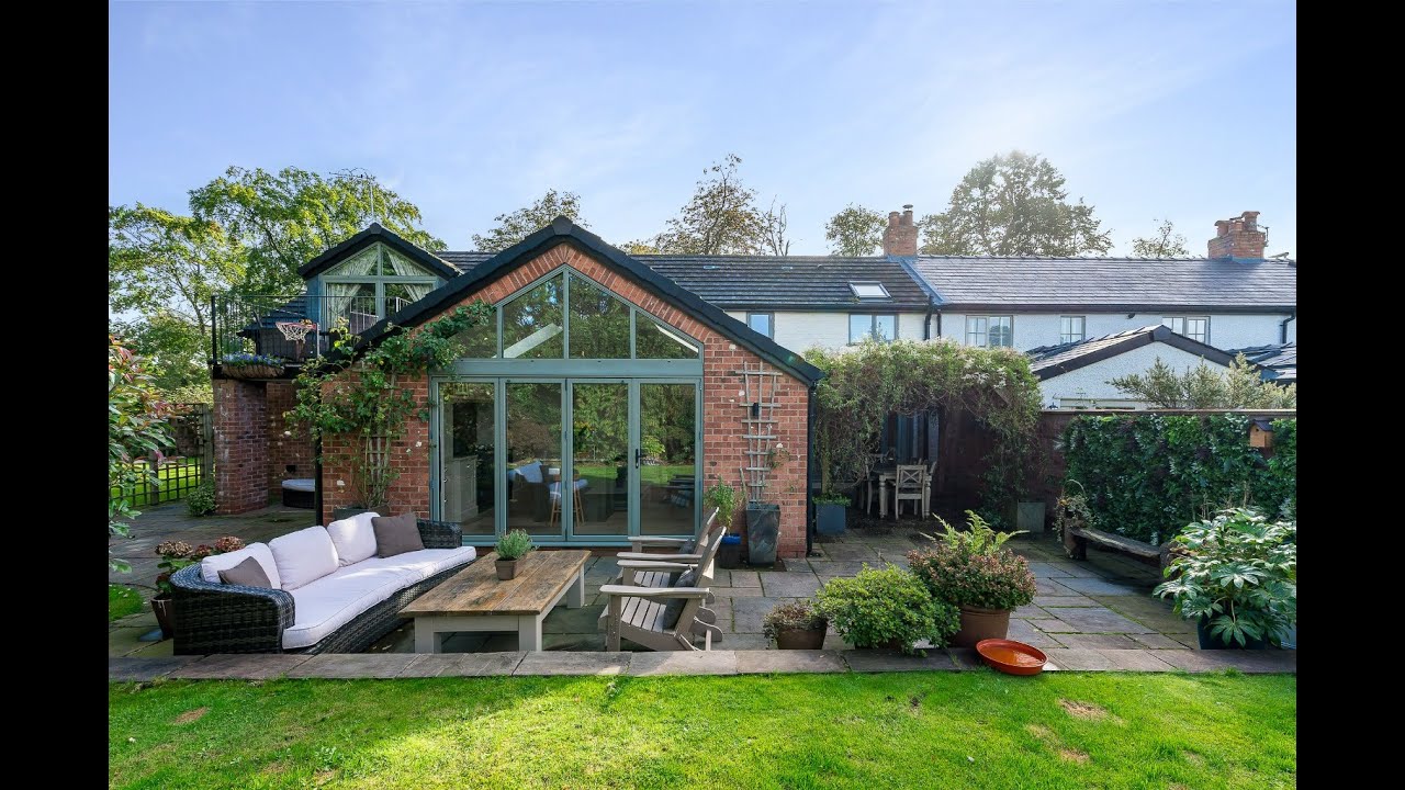 A beautiful Character Cottage with stunning views over the golf course in Culcheth Village.