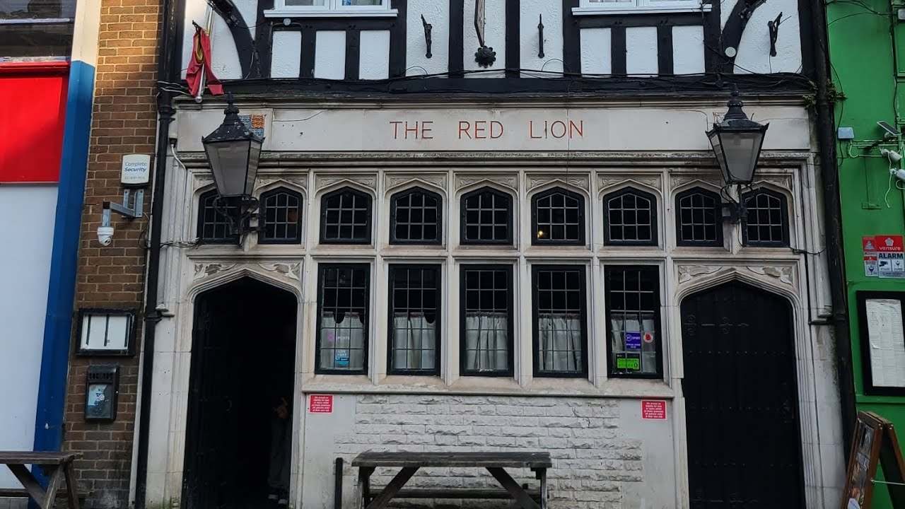 The Red Lion Pub in Southampton, UK 🇬🇧.   Haunted??