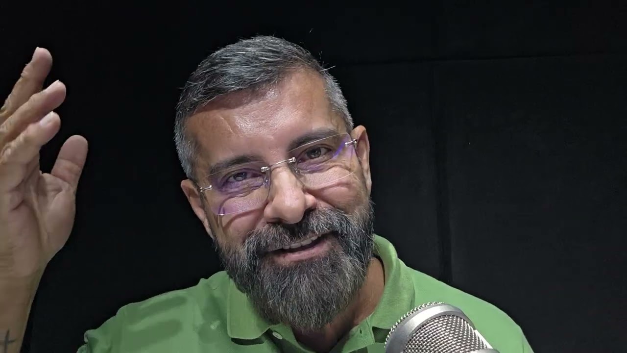 A pior ilusão que existe é esperar do outro o que ele não tem para te dar.