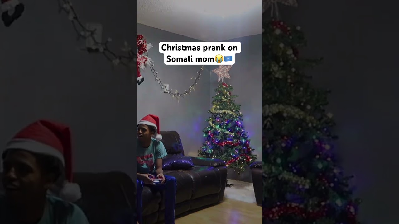 Christmas prank on Somali mom😭🇸🇴 *gone wrong* #funny #prank #christmas #somalia #jokes #comedy