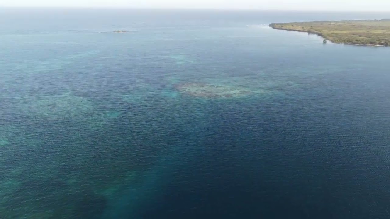 Sandy Cay Utila - EXTREME amateur Drone Footage