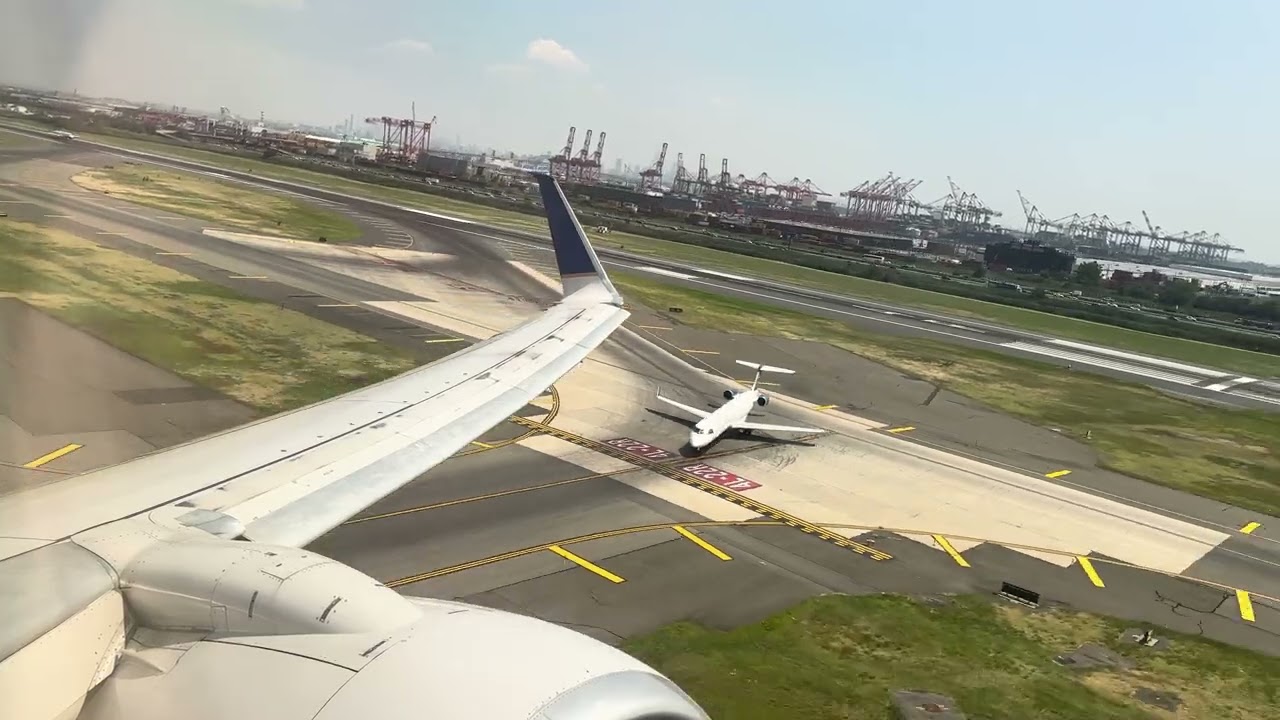 Full Departure & Powerful Takeoff from Newark | United Airlines Boeing 737-824 | N38268 | 4K HD