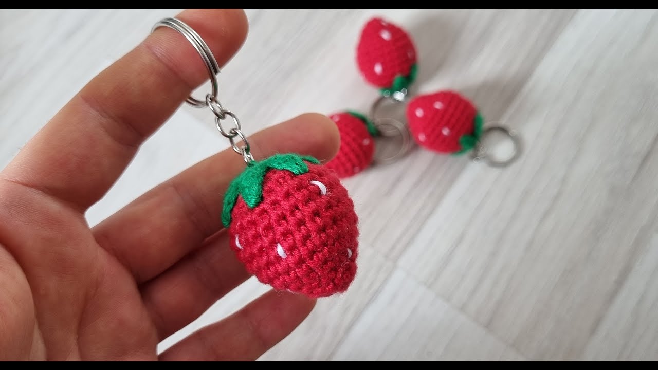 Amigurumi Çilek Anahtarlık Yapımı ( strawberry keychain pattern )