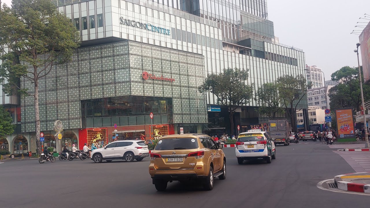 Thursday Afternoon, Saigon Centre, HCMC, Vietnam 
