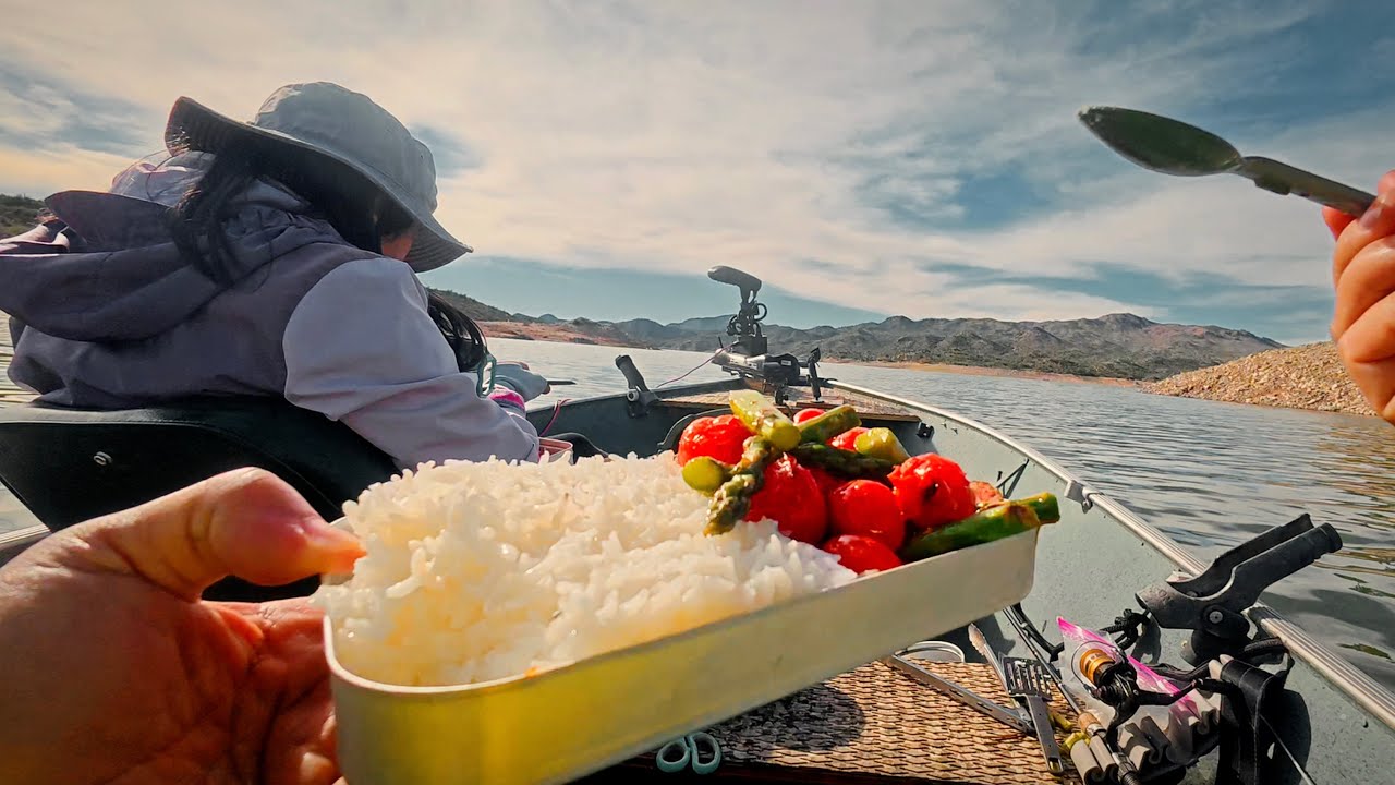 RV LIFE — Lunch on the Lake | Fishing and Cooking on the Boat