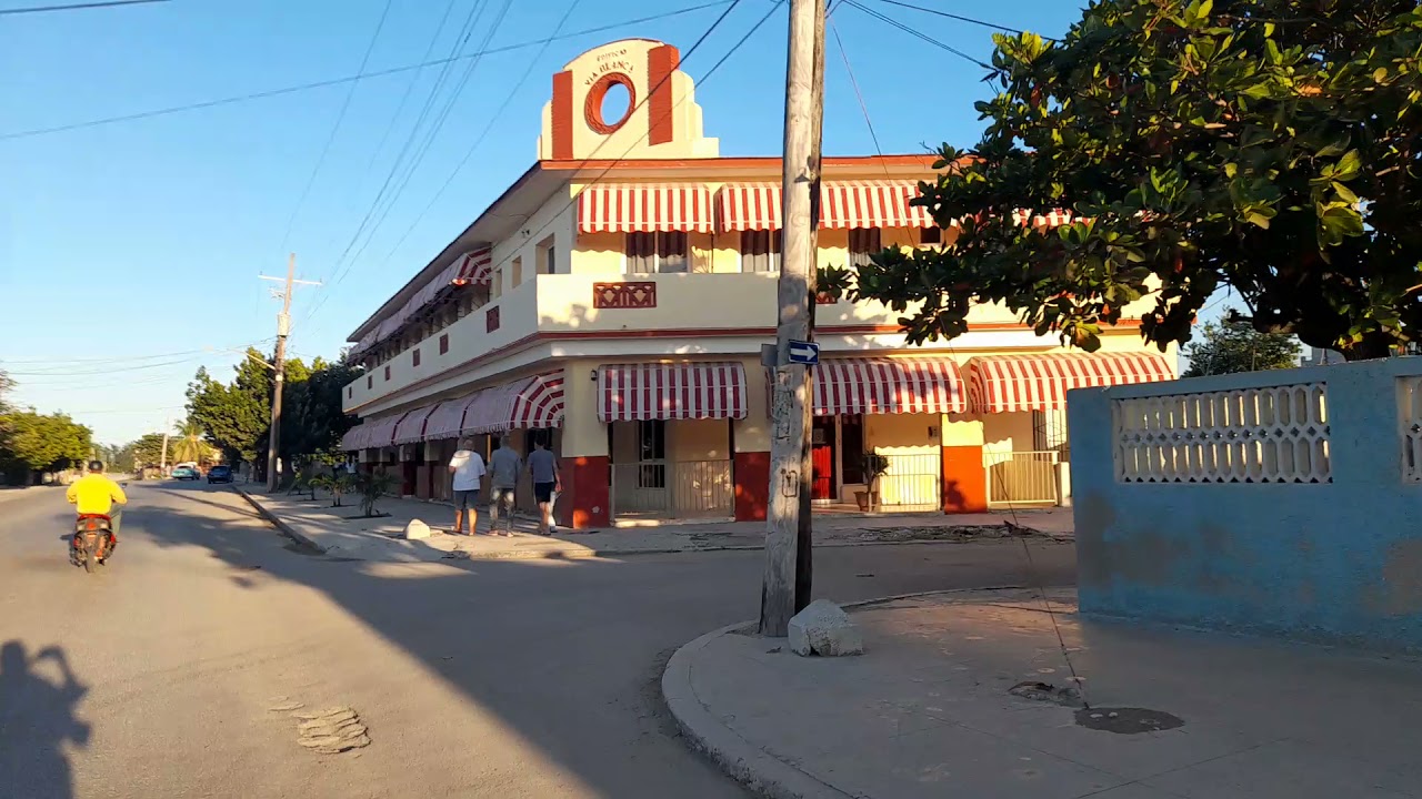 Guanabo 5ta avenida acera Sur desde playa hermosa hasta un bache cerca de las 5 Palmas de guanabo