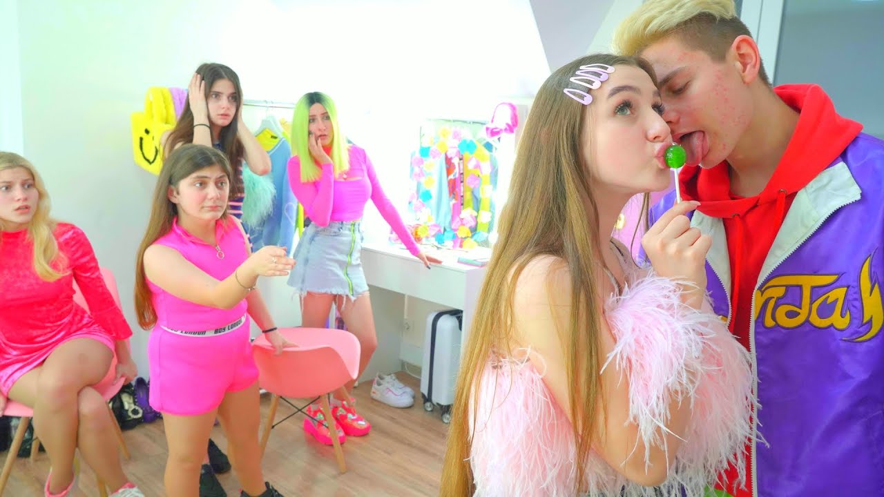 Diana and Smile's LOVE is Sweeter Than CANDY! Cheerleading School DRAMA