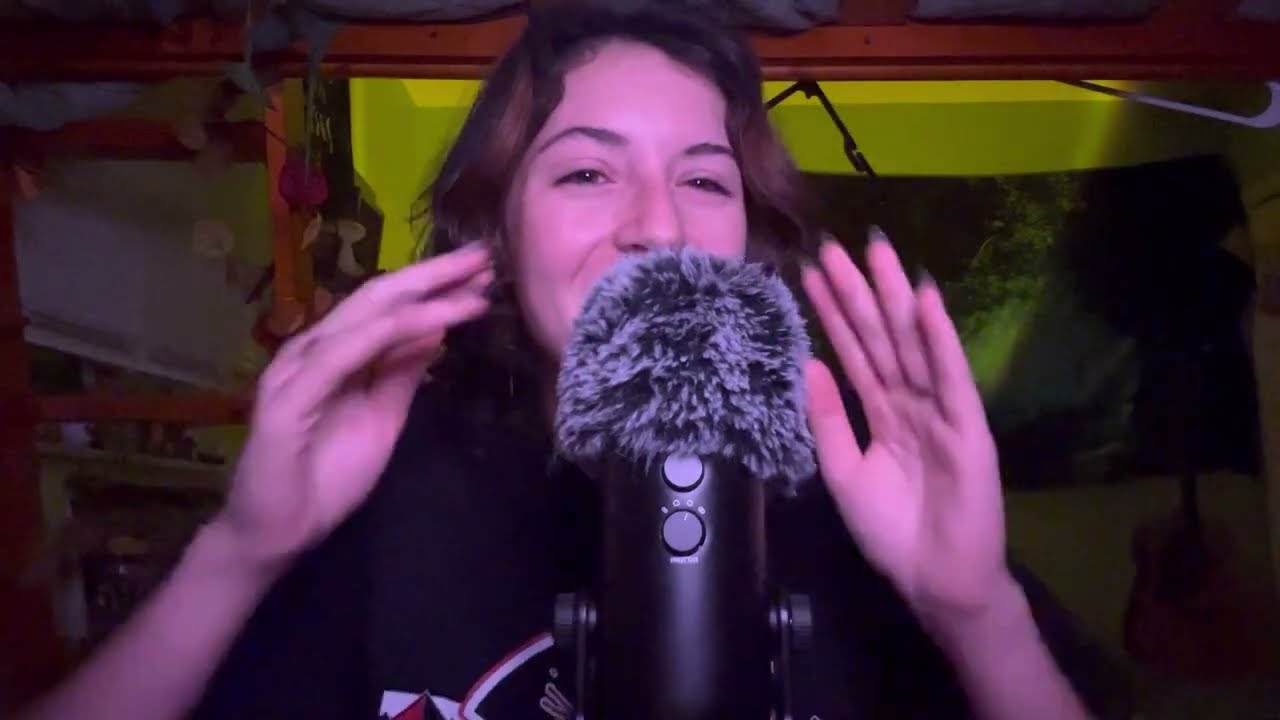 Mic triggers on a NEW MIC that will make you pass O U T!! (and happy 1 year to my channel!)