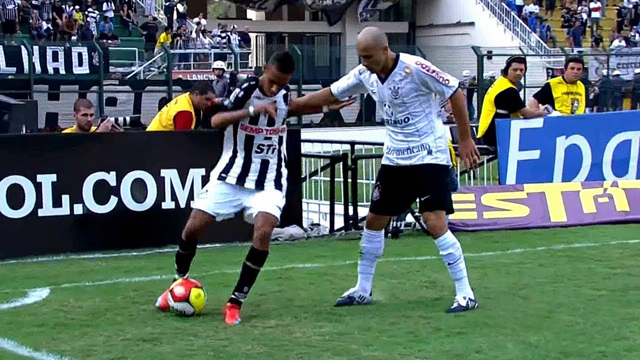 17 Year Old Neymar : 2009 Magic Dribbling Skills & Goals