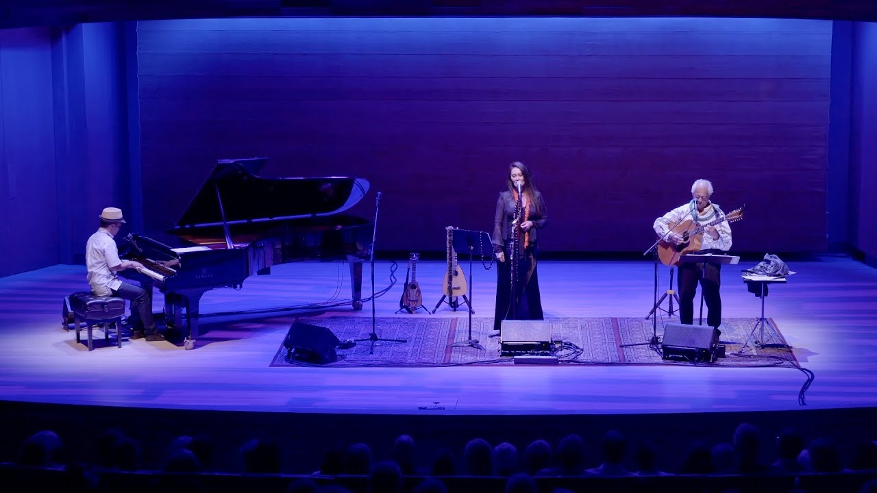 George Kahumoku, Jr., Tia Carrere & Daniel Ho (Live On Tour)