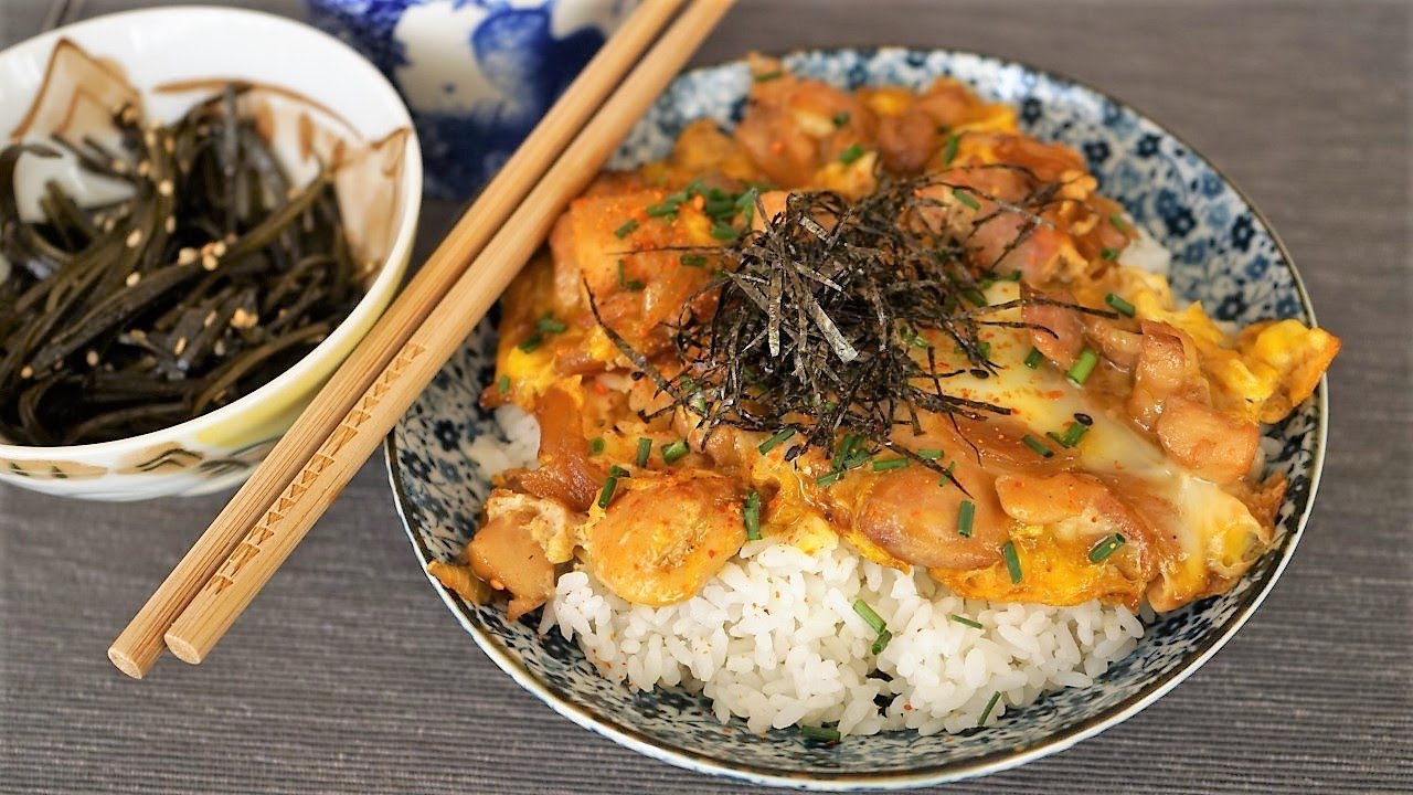 Oyakodon – Bol de riz nappé de poulet et d’œuf  親子丼 + Salade d’algue Kombu