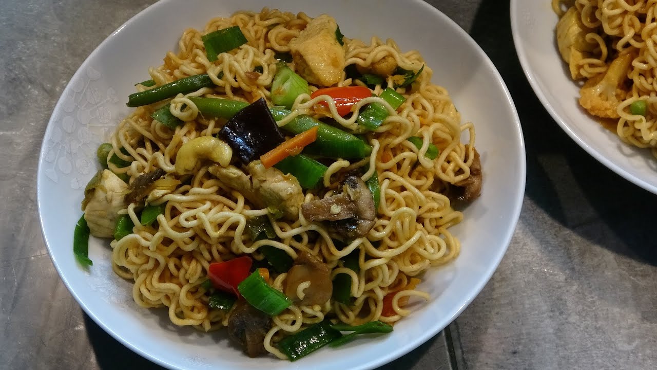 Asia-Mie-Nudeln mit Hähnchenbrust im Monsieur Cuisine Connect - Gesund und lecker kochen!