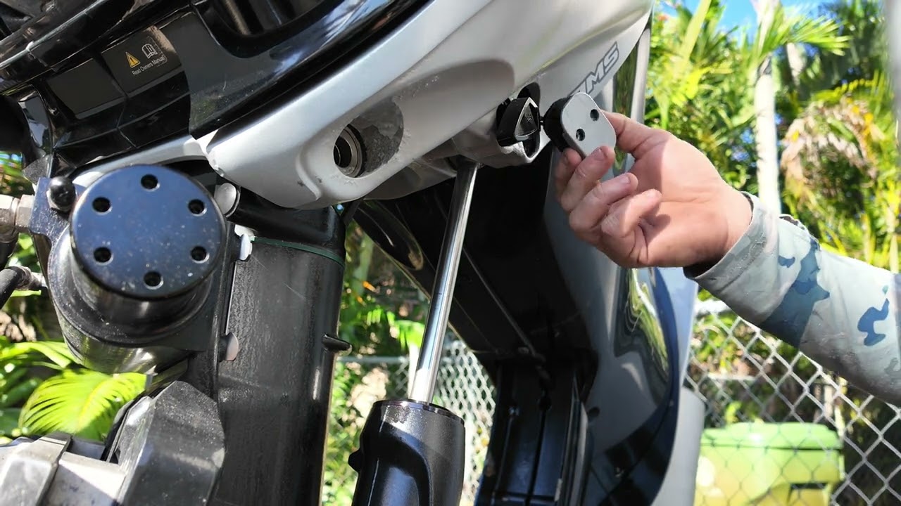 Mercury Verado trim ram cap and seal Rebuild.