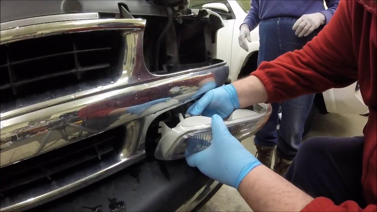 2000 - 2006 Chevy Tahoe Headlight & Turn Signal Replacement Left Side - Part 1   ©2018   B John
