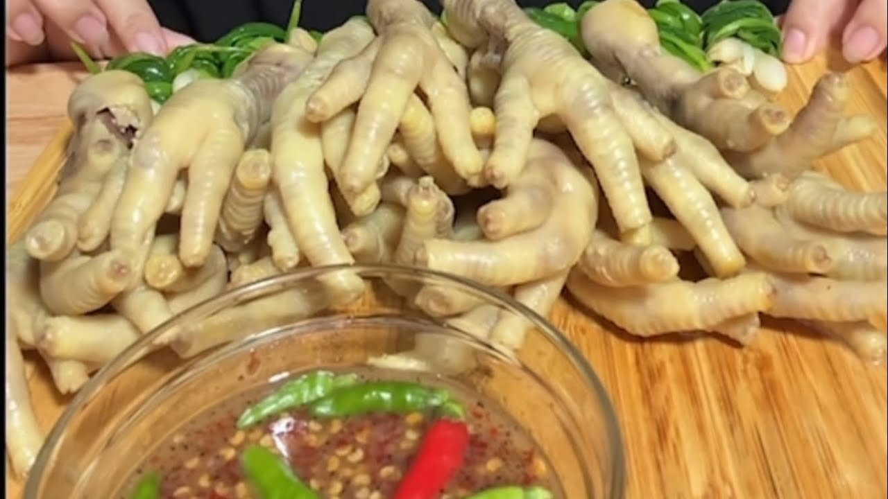 Chân gà hấp hành ￼ nhai luôn xương🤭