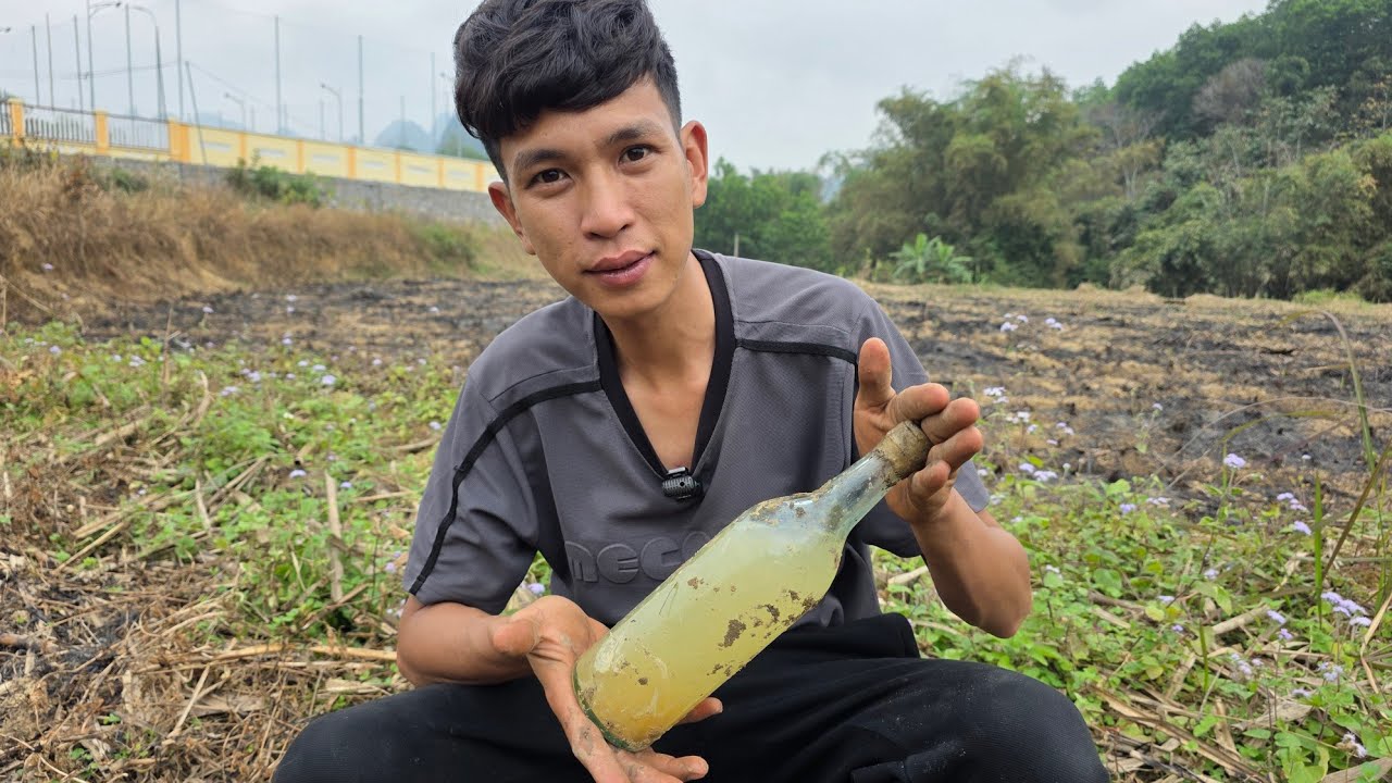 Phát Hiện Chai Rượu Thời Pháp Thơm Phức Vẫn Còn Nguyên Vẹn Khi Khám Phá Dò Kim Loại Ở Cao Bằng