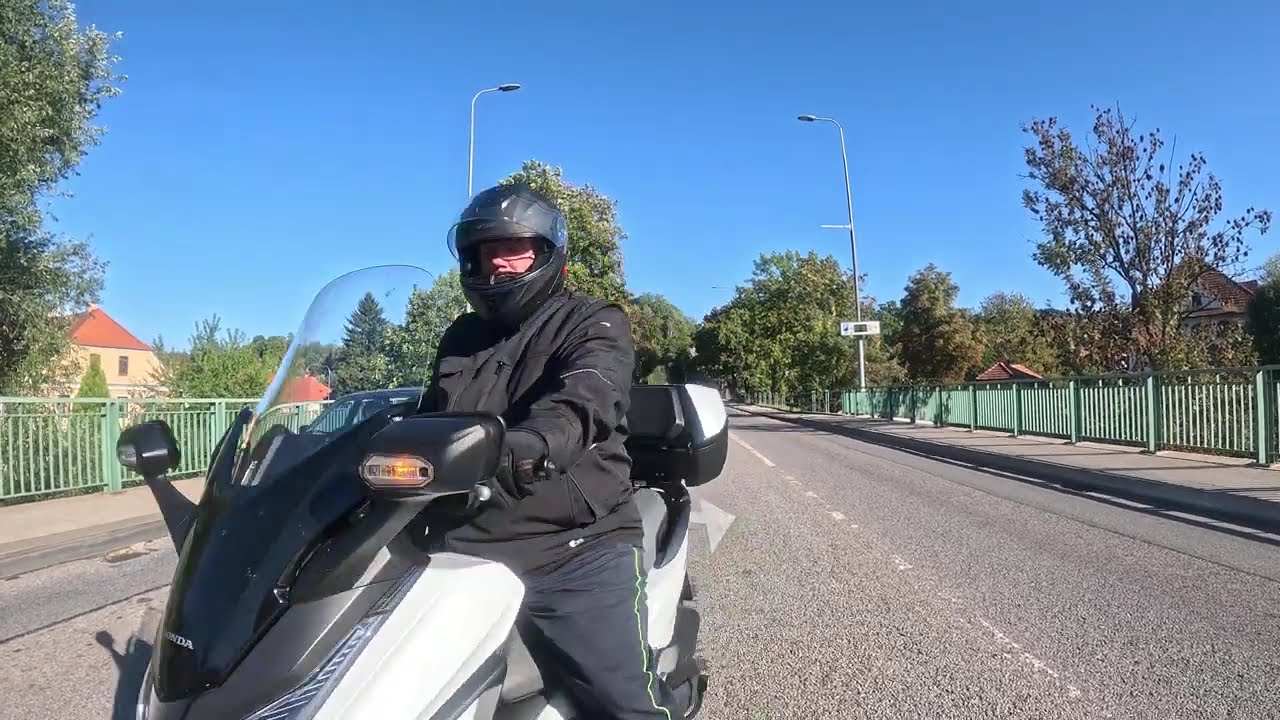 09/2025, 12 díl z 16, 2 x Honda Forza 125, zadní kamera