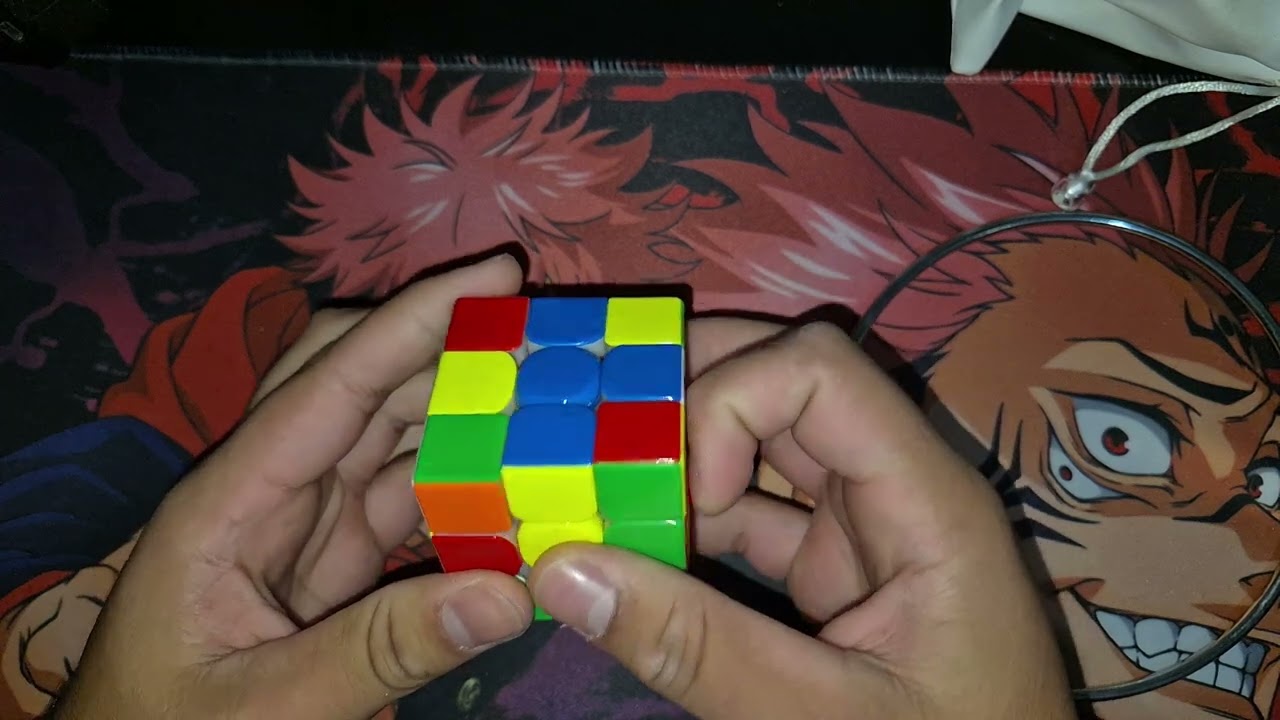 Camera lenta resolvendo o cubo