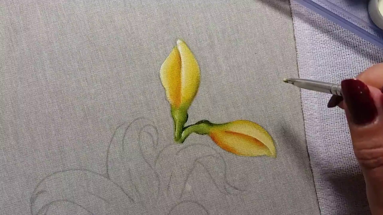 Lírio amarelo - Parte 1 - Pintura em tecido