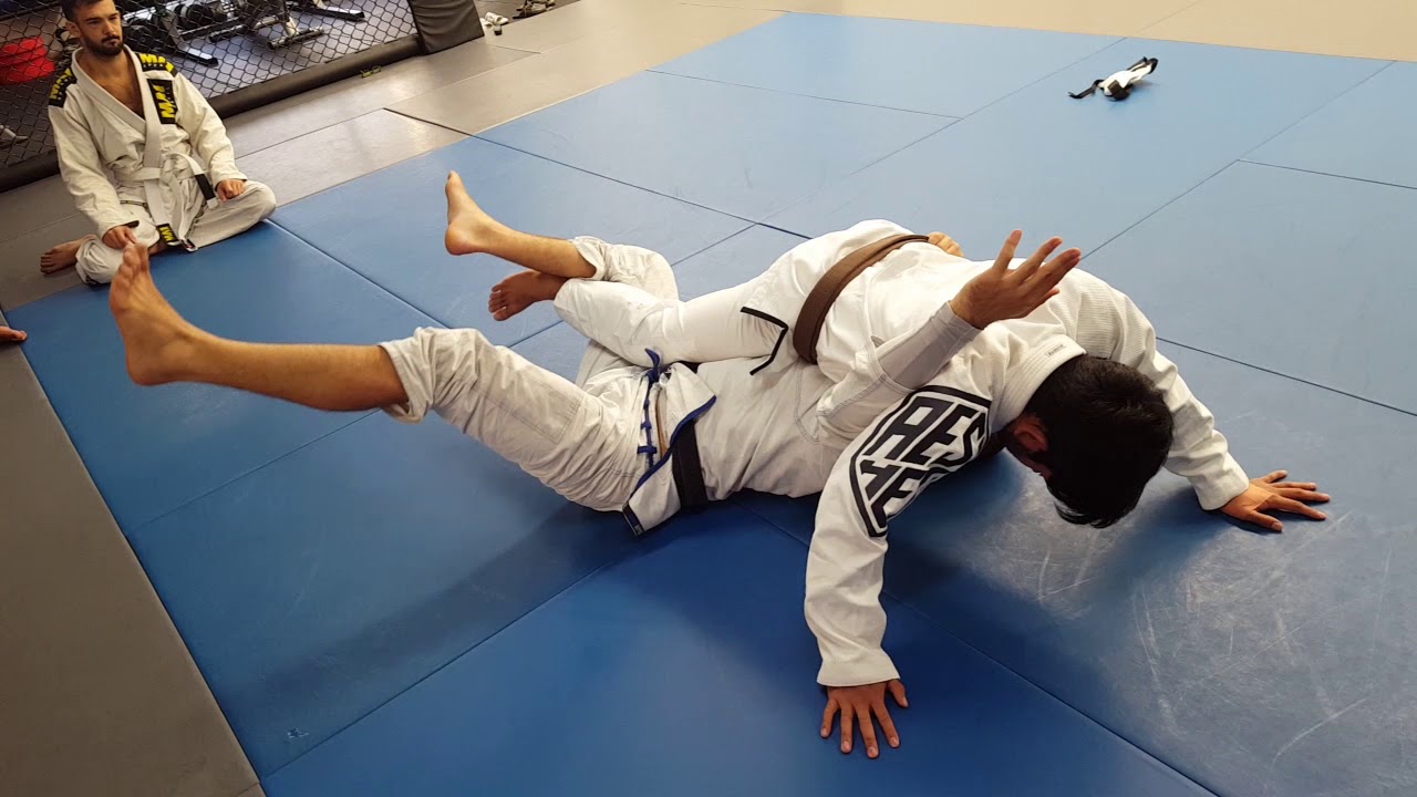 Defeating the weave pass with the underhook (Lachlan Giles)
