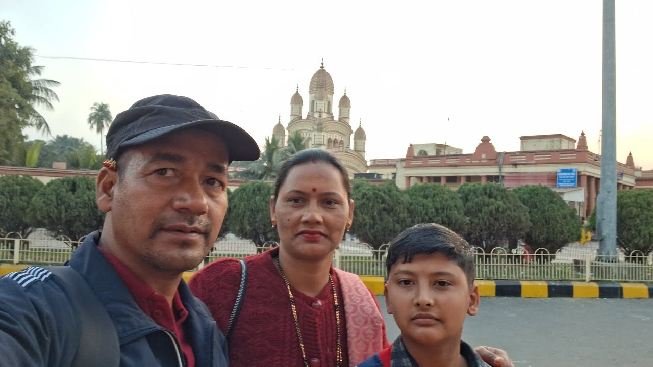 आज हम कोलकाता के काली माता मंदिर गए। 🙏🙇‍♀️