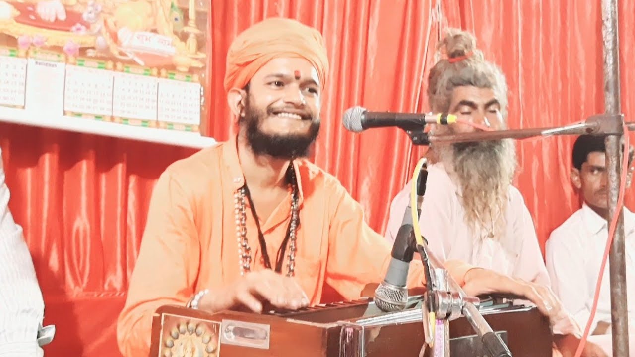दो नैना के बीच हेली मारी। रमैयो रम रयो ए दो नैना के बीच। अभय नाथ जी महाराज शानदार प्रस्तुति।