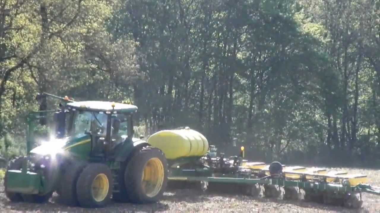 John Deere 8320R et semoir 16 rangs 2012 partie 2/2/corn seeding in France